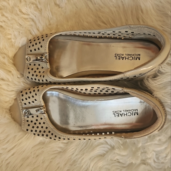 Michael Kors Leather Slip On Shoes Flats White Gold Size 10. - Picture 1 of 6